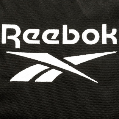 Logo branco Reebok bordado em tecido preto texturizado