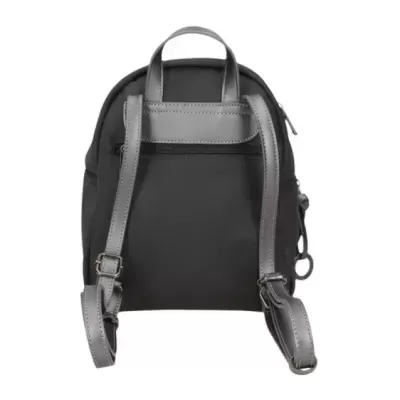 Mochila pequena preta com alças cinzentas prateadas