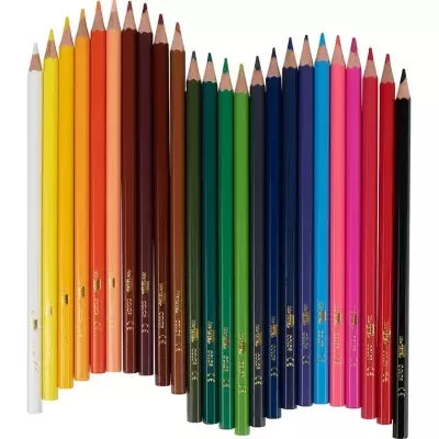 Conjunto de lápis de cor variados em madeira sobre fundo branco