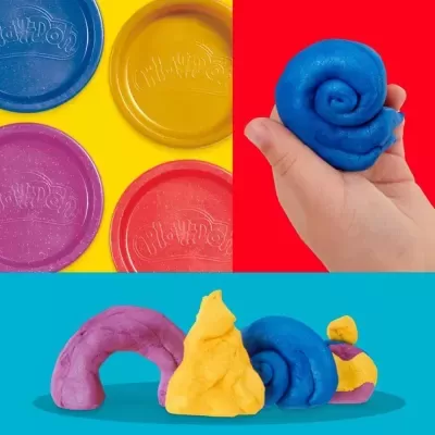 Massinha Play-Doh em cores azul, amarelo, roxo e vermelho em discos e moldes coloridos.