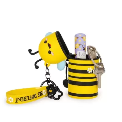 Bolsa amarela em silicone com riscas pretas e design de abelha, com fecho e porta-chaves.