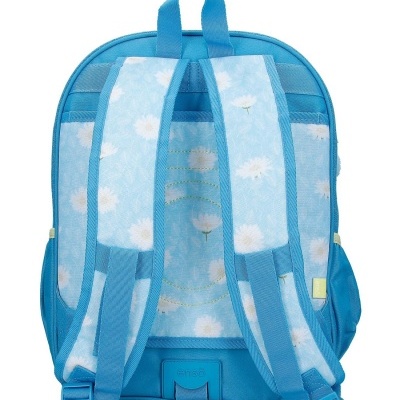 Mochila azul com flores brancas nas alças