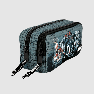 Estojo retangular cinzento com padrão de letras e fecho de correr preto