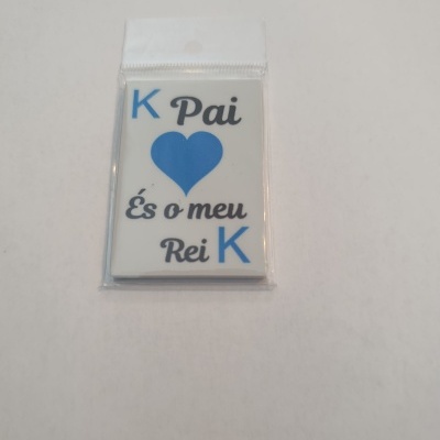 Bloco de notas com mensagem para pai em fundo branco e letras azuis e pretas