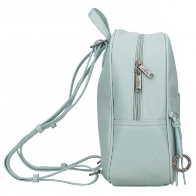 Mochila pequena azul clara com fecho e pendente metálico