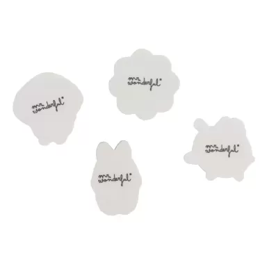 Quatro papelotes autocolantes variados com a inscrição 'mr wonderful' em fundo branco