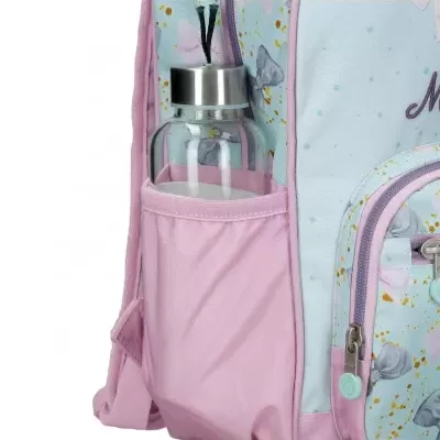 Mochila rosa claro com bolso lateral com garrafa de vidro e tampa metálica