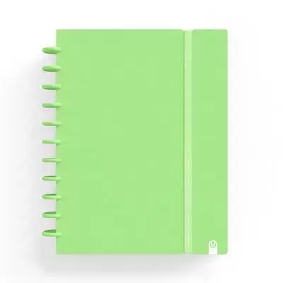 Caderno verde claro com argolas e elástico
