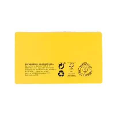 Embalagem amarela com texto e símbolos de reciclagem e certificação FSC