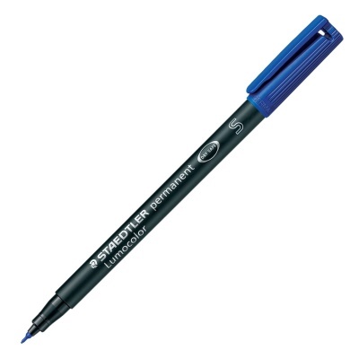 Marcador permanente Staedtler Lumocolor preto com tampa azul