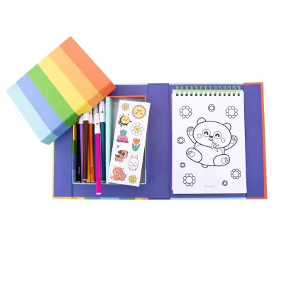 Conjunto de desenho com capa arco-íris, canetas, adesivos, desenhos para colorir e bloco em espiral.