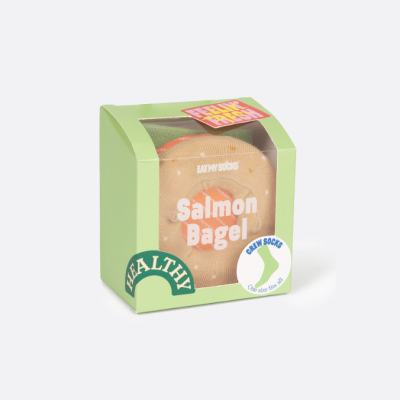 Embalagem verde clara com meias estampadas tipo bagel de salmão visíveis através de janela transparente