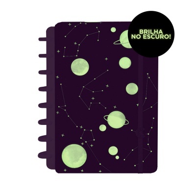 Caderno roxo com design de planetas e constelações que brilham no escuro