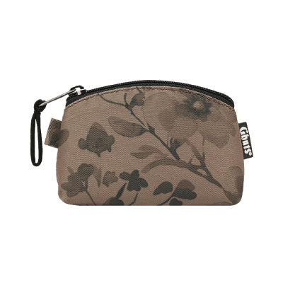 Estojo pequeno castanho com padrão floral preto e fecho de correr.