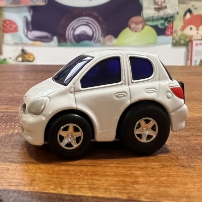 Toyota Yaris Branco | Carro Miniatura