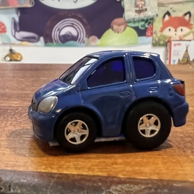Toyota Yaris Azul | Carro Miniatura