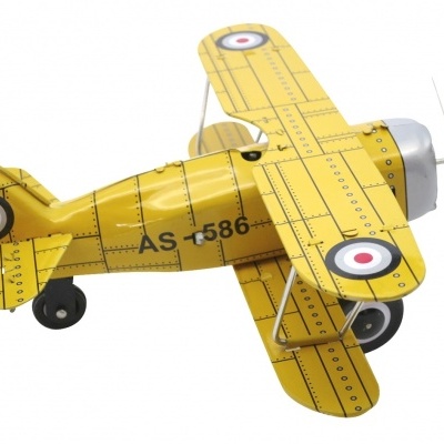 Avião de Ferro Amarelo