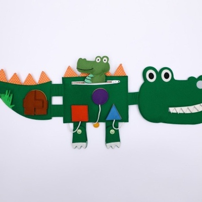 Crocodilo de Viagem | Livro Sensorial | Quiet Book