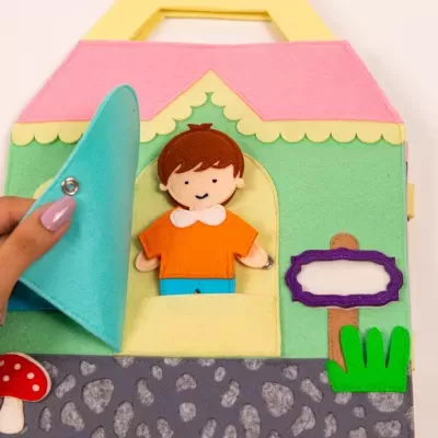 Casa de Boneca | Livro Sensorial | Quiet Book