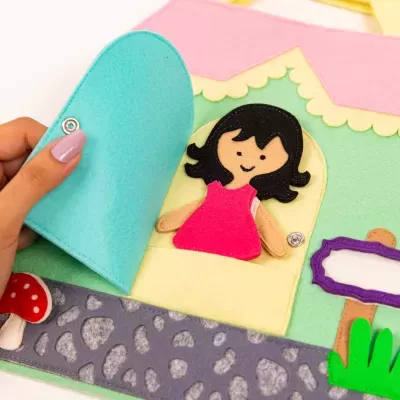 Casa de Boneca | Livro Sensorial | Quiet Book