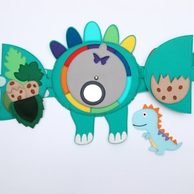 Dinossauro de Viagem | Livro Sensorial | Quiet Book