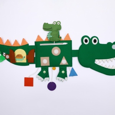 Crocodilo de Viagem | Livro Sensorial | Quiet Book