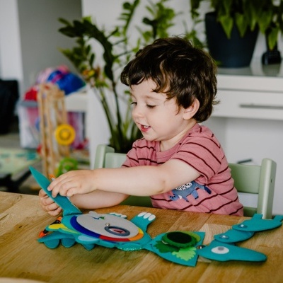 Dinossauro de Viagem | Livro Sensorial | Quiet Book