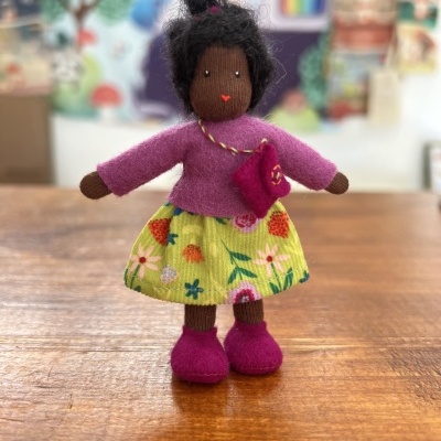 Boneca Waldorf Preto