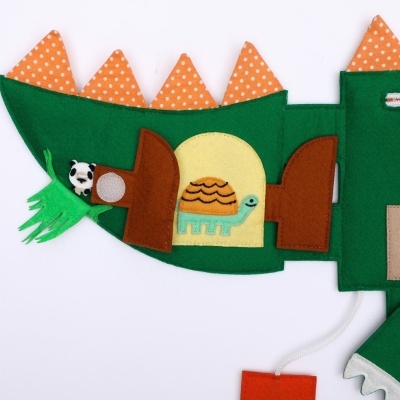 Crocodilo de Viagem | Livro Sensorial | Quiet Book