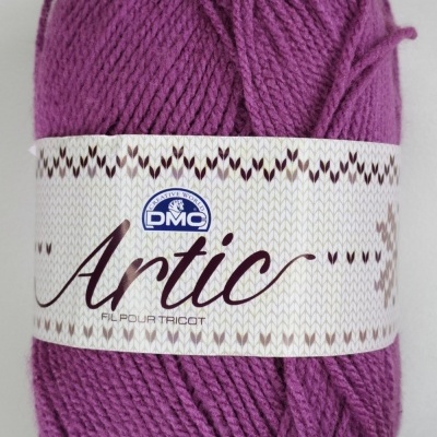 Novelo de lã roxa com rótulo branco DMC Artic