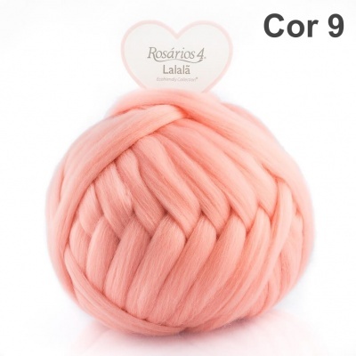 Novelo de lã rosa claro grosso com etiqueta em forma de coração da marca Rosários 4.