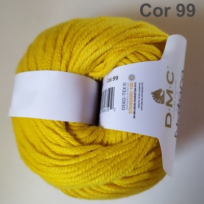 Novelo de lã amarela com etiqueta D.M.C. e código Cor 99