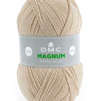 Novelo de fio de lã cor bege claro com etiqueta D.M.C MAGNUM