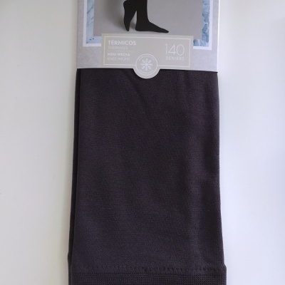 Meias térmicas pretas Ysabel Mora 140 deniers em embalagem