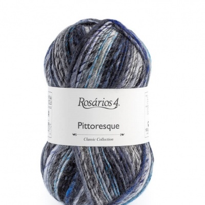 Novelo de lã cinza, azul e preto com etiqueta branca Rosários 4 Pittoresque.