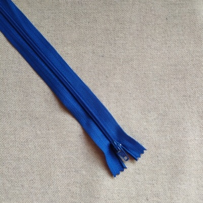 Fecho éclair azul cor 613 sobre tecido bege