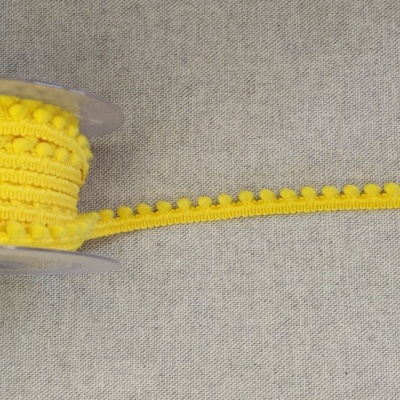 Rolo de fita amarela com bolas sobre fundo cinza com texto amarelo