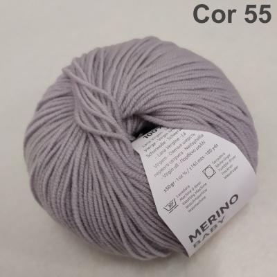 Novelo de lã merino cinza claro com etiqueta branca e texto Cor 55