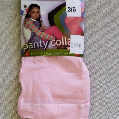 Par de collants panty rosa para criança em embalagem com imagem e texto