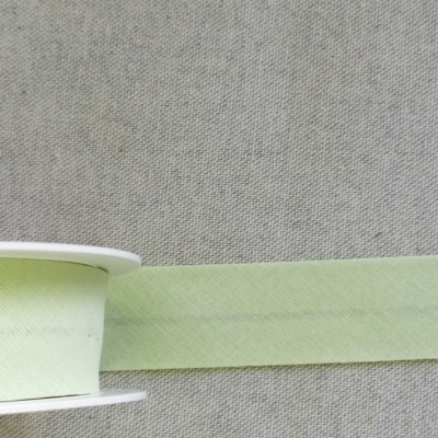 Rolo de fita verde claro em fundo cinza com texto 'Verde'