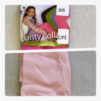 Collants rosa claro em tecido macio ao lado de embalagem com texto e imagem de criança vestindo collants coloridos