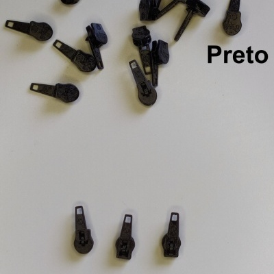 Cursoras de zíper pretos sobre fundo branco com texto 'Preto'