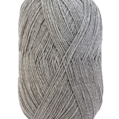 Novelo de fio de lã cinza claro com etiqueta digital Cor 997