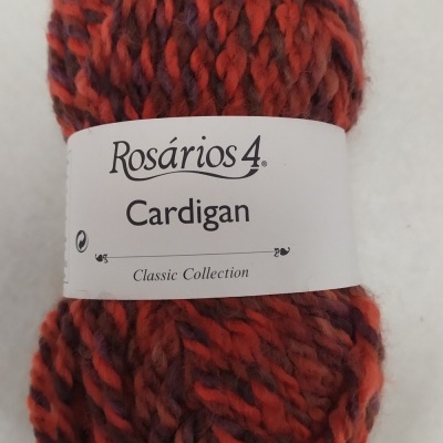Novelo de lã multicolorido com etiqueta Rosários 4 Cardigan