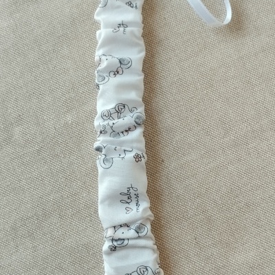 Prendedor para chupeta branco com estampado de ovelhas e clip plástico