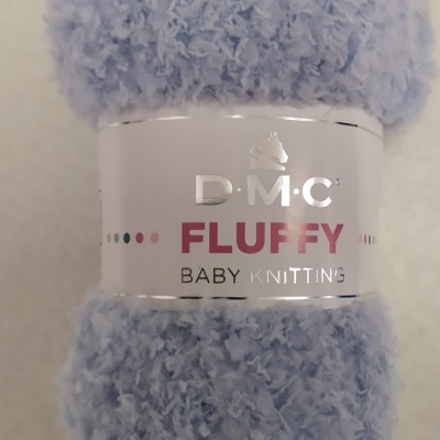 Novelo de lã azul claro felpuda com etiqueta DMC FLUFFY BABY KNITTING Cor 660