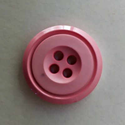 Botão redondo rosa de plástico com quatro furos