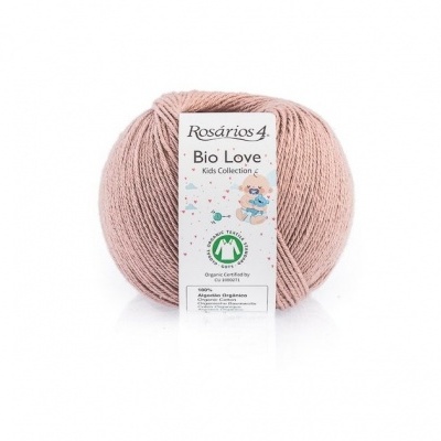 Novelo de lã bege claro com etiqueta da Rosários 4 Bio Love Kids Collection