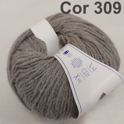 Novelo de lã cinzenta com etiqueta branca e azul e texto Cor 309