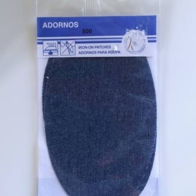 Pacote com remendo para roupa cor escura em saco plástico com etiqueta azul